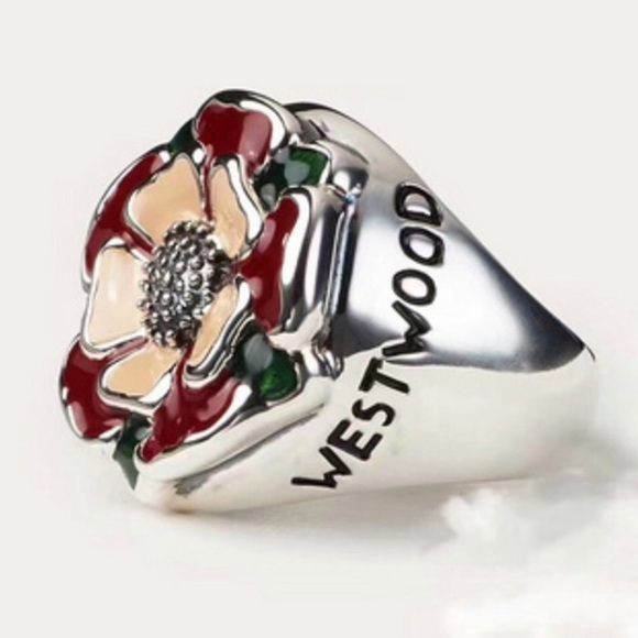 Vivienne Westwood Jewelry - Vivienne Westwood Silver tone flower Ring